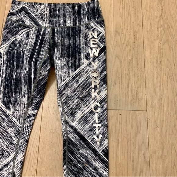Soulcycle Brushed Printed Cropped Leggings - Picture 4 of 8